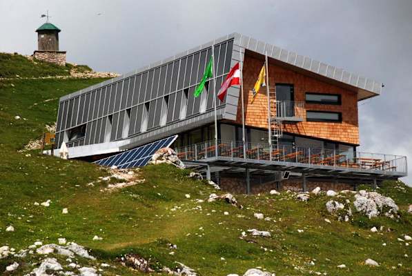 Das Dobratsch Gipfelhaus in Kärnten