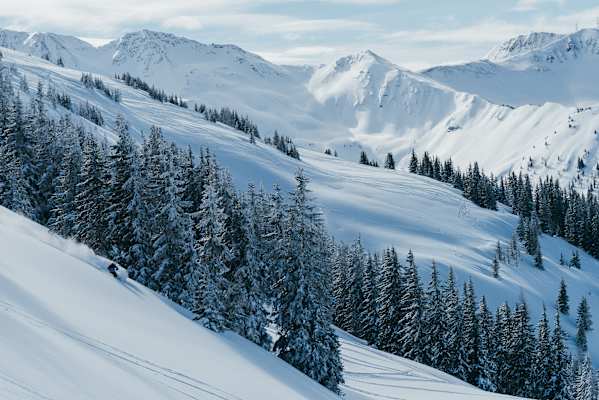 Die offenen Hänge des Schattberg bieten viel Platz für weite Schwünge 