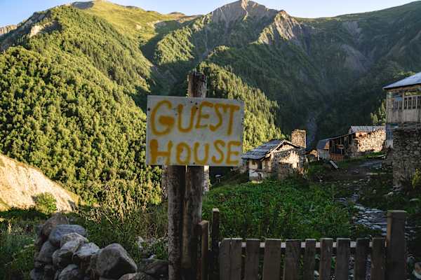 Im Dorf angekommen, machten wir uns auf die Suche nach einem Guest House.