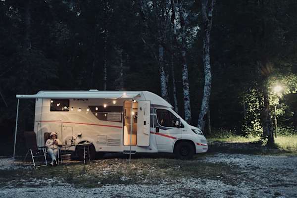 Da Camp Zlatorog im Nationalpark liegt, gelten strenge Auflagen. So durfte der Grund nicht planiert werden, kein Stein wurde entfernt und man kann keine Stellplätze reservieren. Dem Freiheitsgefühl kommt das entgegen.