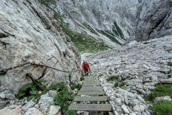 Durch das G‘hackte - Stahlseil-Sicherungen und Leitern sorgen für ausreichend Halt auf dem Hochschwab