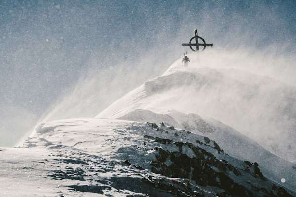 Stefan Filzmoser auf seinen letzen Metern zum Gipfel der Seekarspitze über dem Achensee in Tirol.