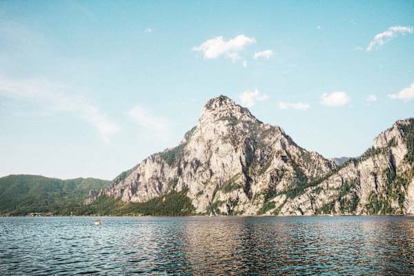Zum Gipfel des schroffen Traunsteins gelangt man nur über Steige