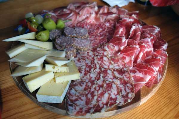 Rifugio S. Agostini: Wurst- und Käseplatte