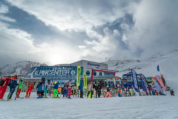 Die Eventarena vorm Alpincenter