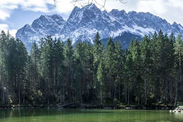 Das glasklare Badersee in Grainau
