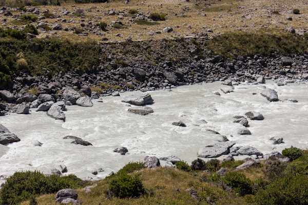 „Gletschermilch" entlang des Hooker Valley Tracks