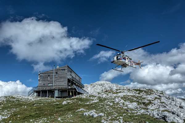 Die Versorgung des Schiestlhaus ist nur mit dem Helikopter möglich. Auf dem Hochschwab