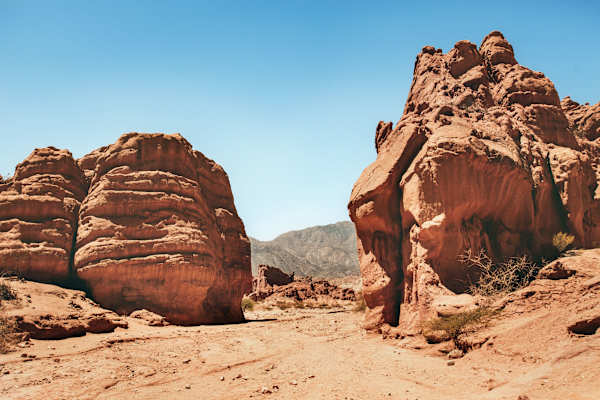 In der Quebrada de Cafayate leuchten die Felsen rostrot