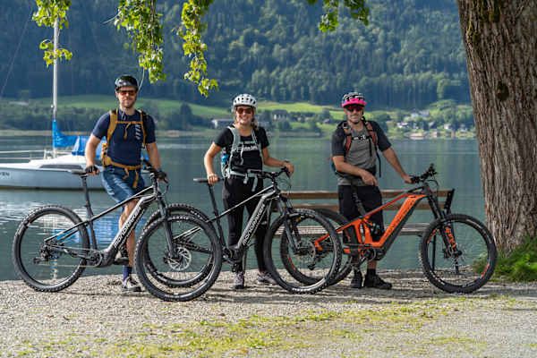 Martin und Vanessa mit Guide Christoph am Ossiacher See
