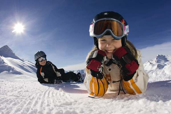 Familienprogramm: Schneeschuhtouren und Iglubau