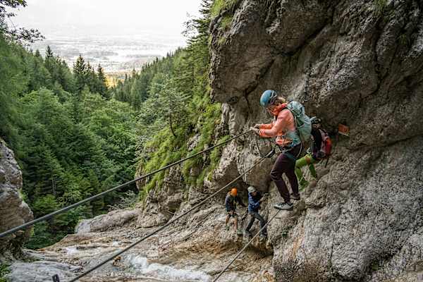 Bergsteigerin in der Rotschitza-Klamm