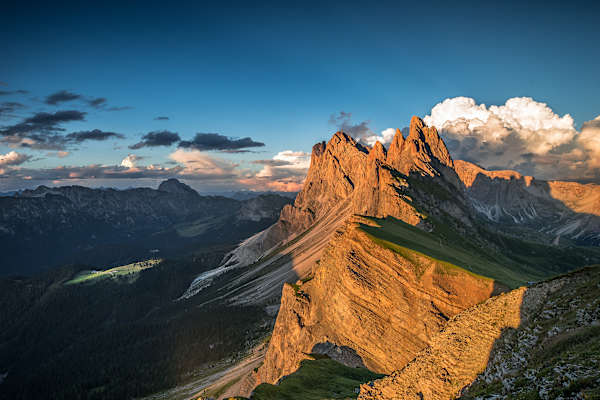 Sonnenuntergang mit Blick auf die Geislergruppe