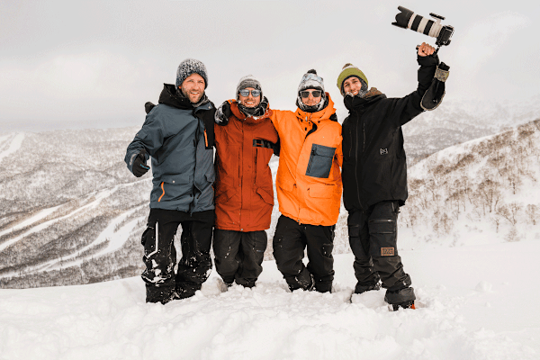 Das gesamte Team am Gipfel (von links nach rechts): Matthias Fritzenwallner, Josh Absenger, Daniel Maurer und Sebastian Höllwart