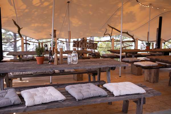 Auf der gemütlichen Terrasse wurde gegessen, gechillt und auch gearbeitet