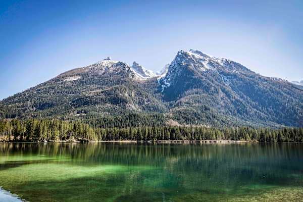 Der wunderschöne Hintersee mit Blick auf den Watzmann.