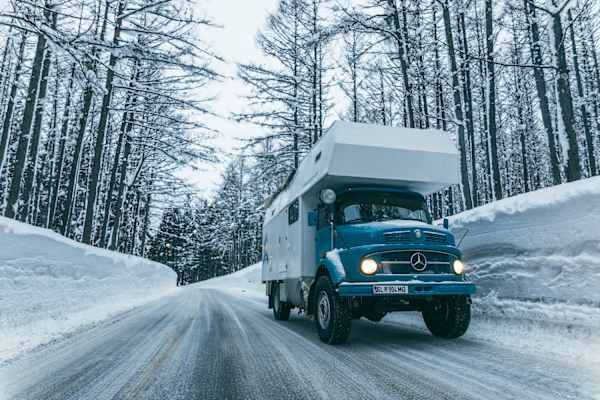 Mit Akela durchs winterliche Japan