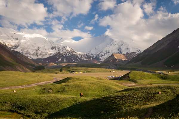 Basislager im Atschik-Tasch Tal