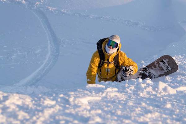 Wer frischen Pulver sucht, der muss manchmal auch zu Fuß aufsteigen