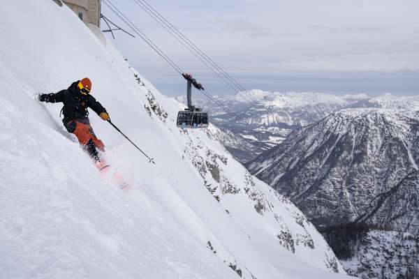 Direkt neben der Gipfelstation liegt der Einstieg zur Freerideabfahrt „Angeralm“