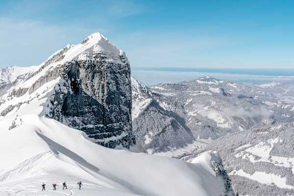 Skitourengeher vor dem Hohen Stoß