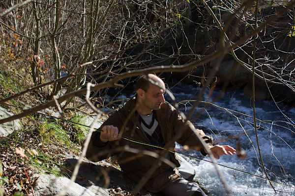 Paul Bloder beim Fischen
