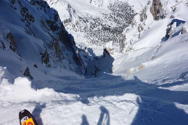 Steile Rinnen zeichnen die Dolomiten aus.