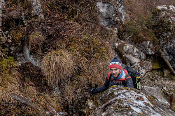 Querfeldein zur geheimnisvollen Höhle