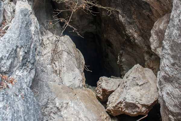 Der Eingang zum Frauenloch