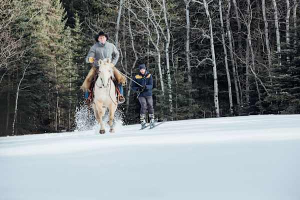 Skijöring auf der Rafter Six Ranch