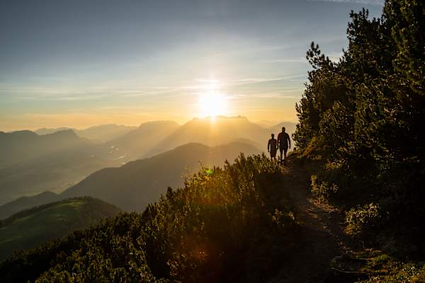 Wanderer beim Abstieg von der Gratlspitze