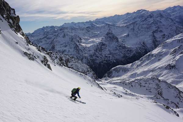 Vorsicht ist am Stubaier Gletscher wegen der Steine geboten.