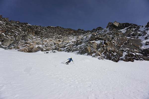 Die lohnendste Möglichkeit am Stubaier Gletscher ist derzeit eine Skitour auf’s Zuckerhütl.
