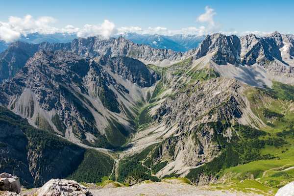 Blick vom Gipfel des Sonnjochs ins Karwendel