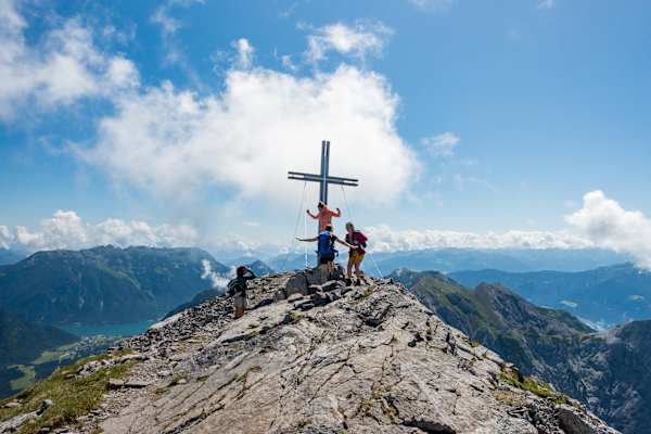 Ein kleiner Freudentanz am Gipfel des Sonnjochs