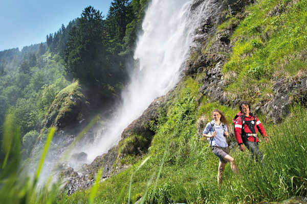 Eindrucksvolle Wanderung: Zum Partschinser Wasserfall