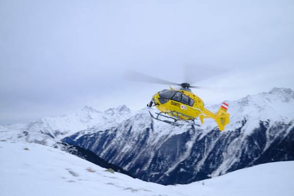 Der Notarzthubschrauber im Anflug.