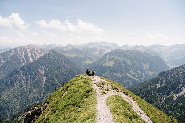 Blick vom Kuegrat (2.123 m) in die österreichische Bergwelt