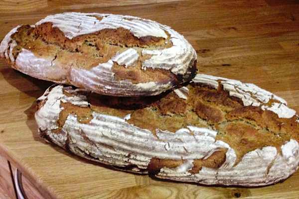 Frisch gebackenes Bierbrot von der Neuen Bonner Hütte in den Gurktaler Alpen in Kärnten
