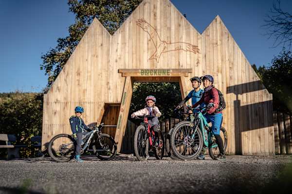 Auf ins Familienabenteuer - die Blockline