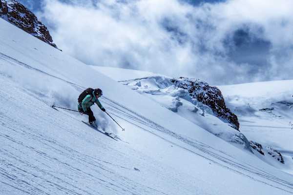 Schweiz: Abfahrt vom Breithorn in den Walliser Alpen