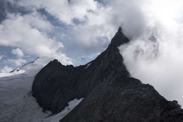 Der Eiger verschwindet in den Wolken