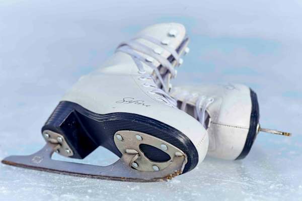 Am Eislaufplatz in See treffen sich Jung und Alt.