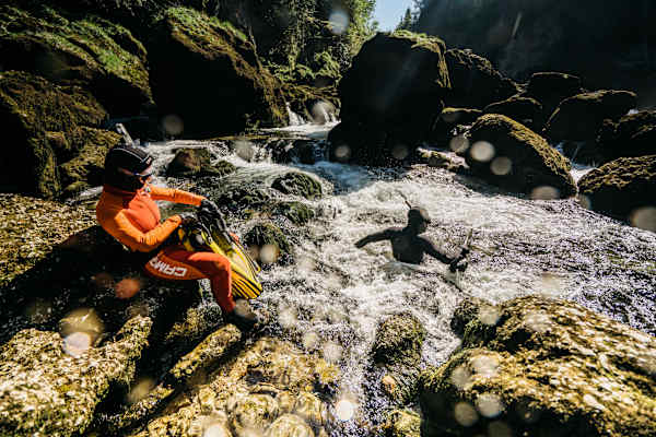 Flusstauchen in der Traun in Oberösterreich
