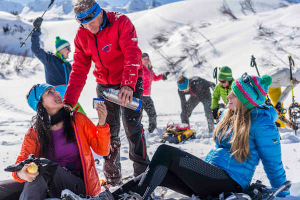 Geführte Schneeschuhwanderungen machen doppelt so viel Spaß.