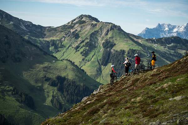 Am aussichtsreichen Hochalm Trail in Saalbach