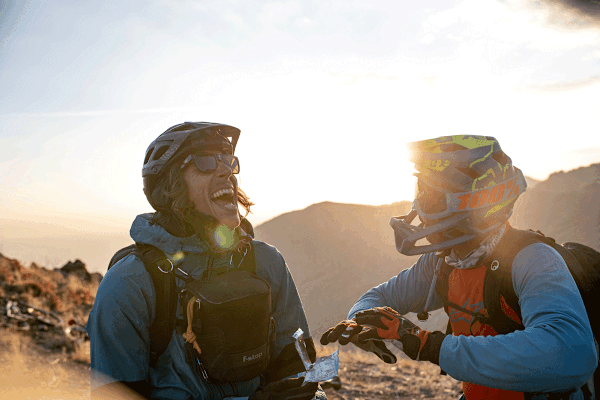 Sam Strauss hat gut lachen nach der 2.700 Höhenmeter Abfahrt vom Totschãl