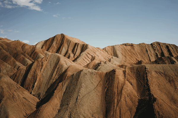 Die rote Wüste Kawir im Iran ist ein Bike-Paradies