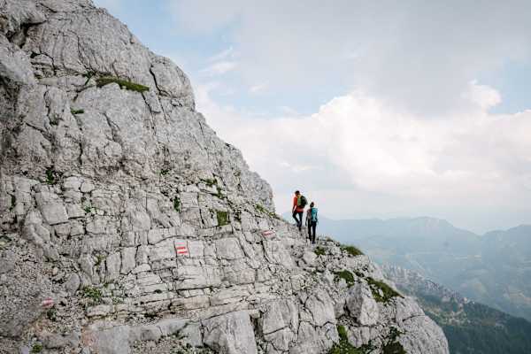 Steinige Wege am höchsten Gipfel der Ennstaler Alpen, dem Hochtor (2.369 m)