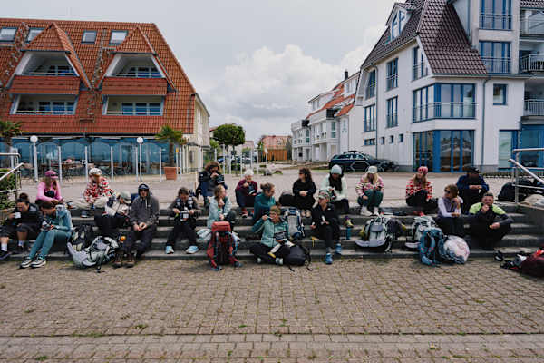 Wolf Trail Rügen - Pause in einem der Dörfer